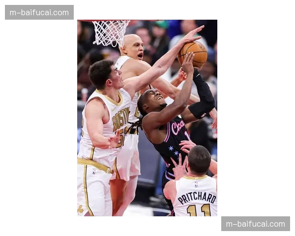 黄蜂131-99大胜公牛，拉梅洛·鲍尔32分15助攻统治比赛