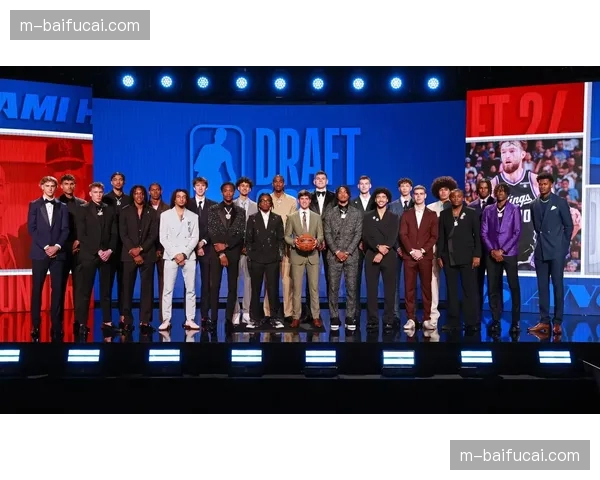 通讯：从落选秀到稳定轮换——一位老鹰队后卫的赛季征程