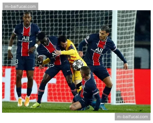 巴黎圣日耳曼的防守体系演变：从控球压迫到快速反击的平衡之道